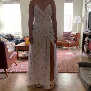 Fame and partners size 6, never worn, white maxi dress floral